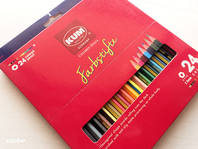 赤い箱に入ったKUMの24色入り色鉛筆