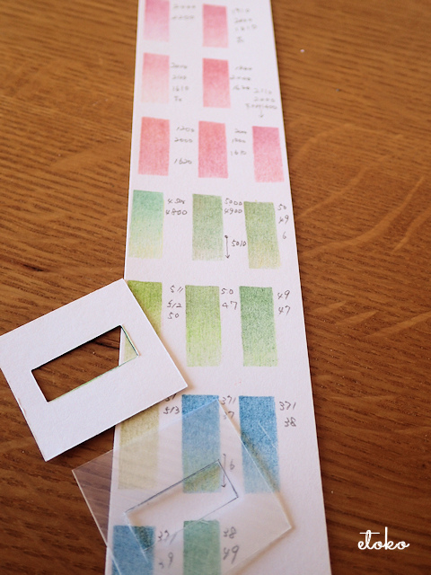 混色用カラーチャートと透明型紙シートと厚紙型紙シート
